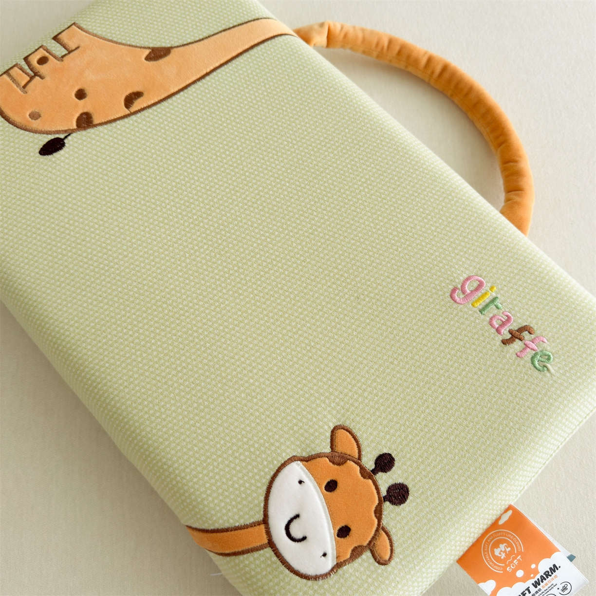 91家纺网 家纺一手货源 找家纺 麦肯锡 2025新款长颈鹿面包儿童记忆枕 枕头枕芯 绿色/只