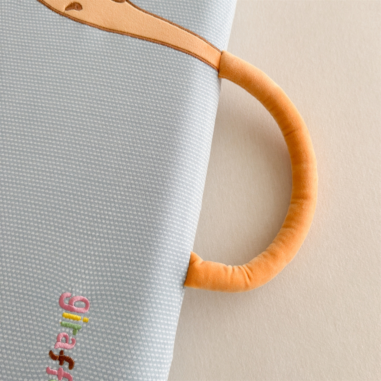 91家纺网 家纺一手货源 找家纺 麦肯锡 2025新款长颈鹿面包儿童记忆枕 枕头枕芯 蓝色/只