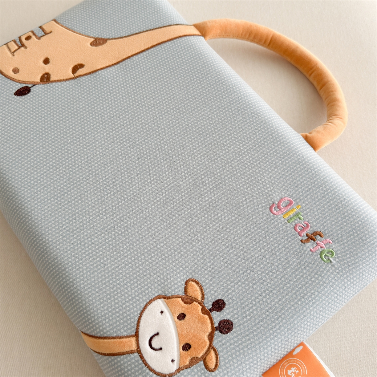 91家纺网 家纺一手货源 找家纺 麦肯锡 2025新款长颈鹿面包儿童记忆枕 枕头枕芯 蓝色/只