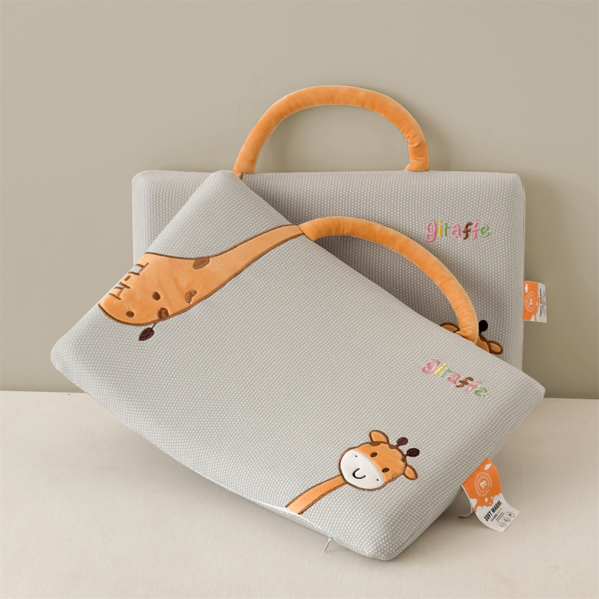 91家纺网 家纺一手货源 找家纺 麦肯锡 2025新款长颈鹿面包儿童记忆枕 枕头枕芯 灰色/只