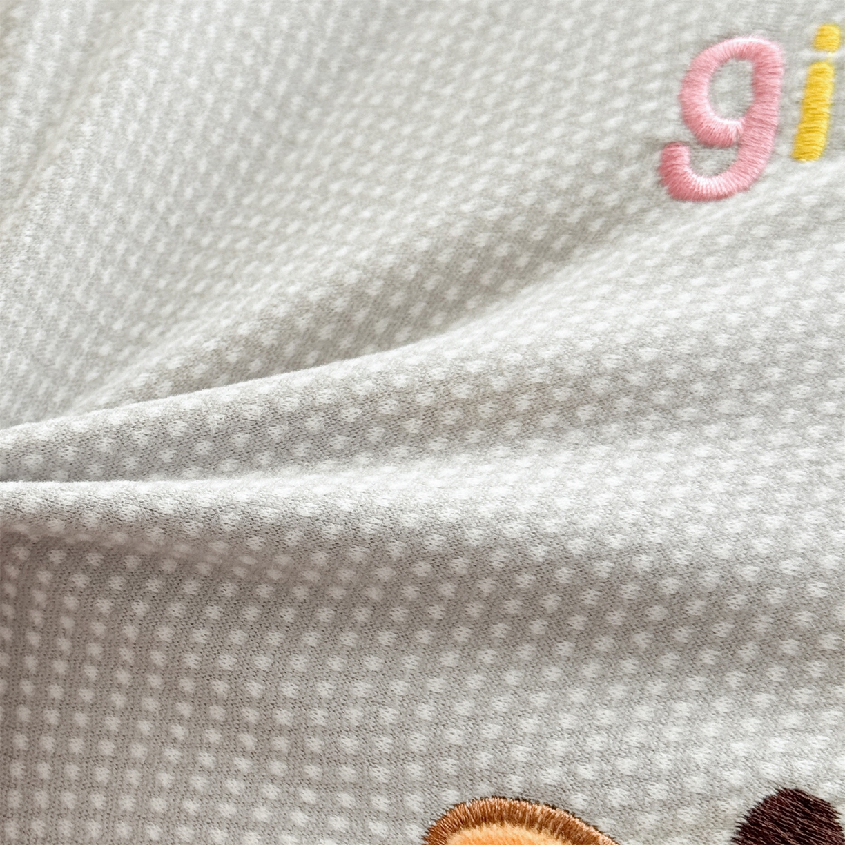 91家纺网 家纺一手货源 找家纺 麦肯锡 2025新款长颈鹿面包儿童记忆枕 枕头枕芯 灰色/只