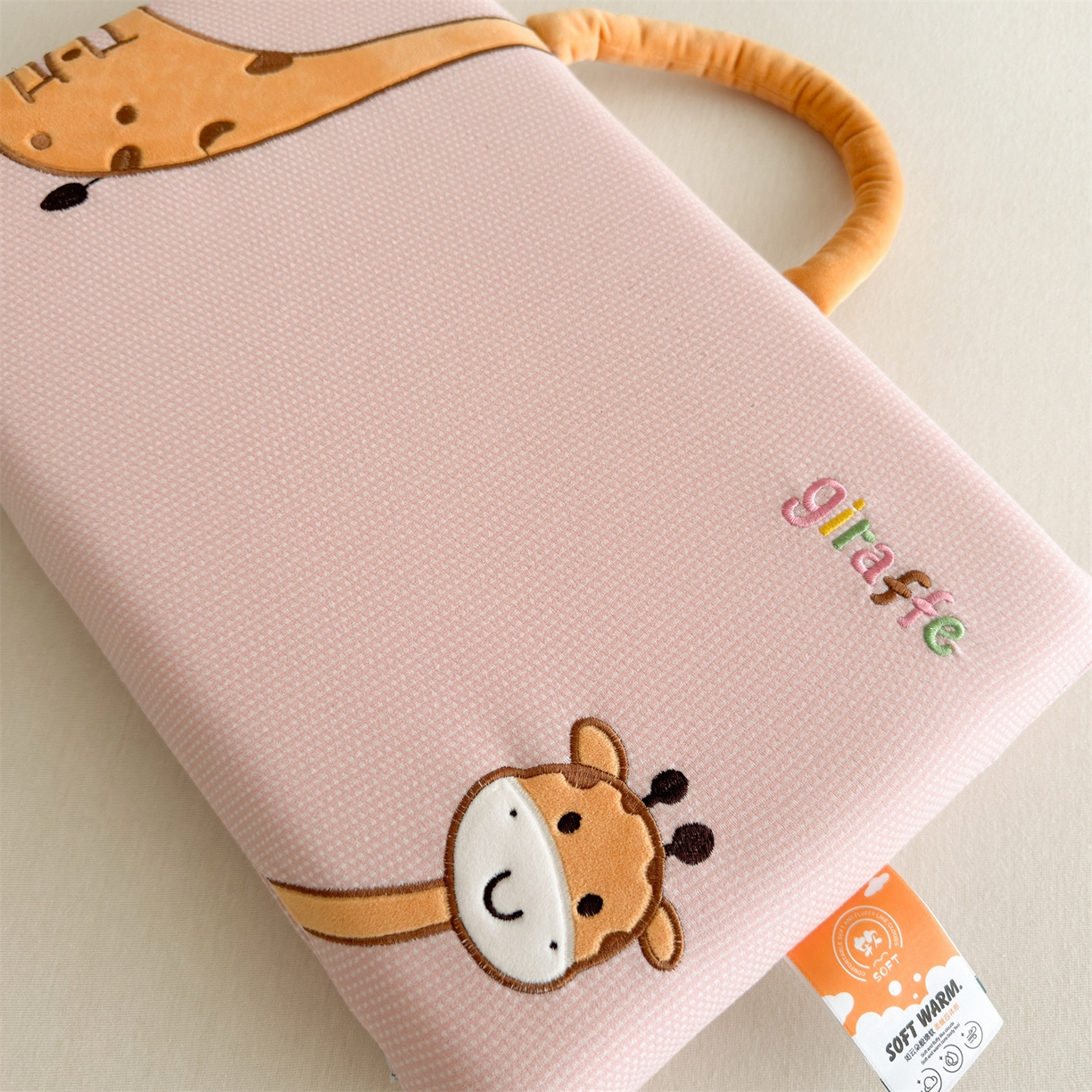 91家纺网 家纺一手货源 找家纺 麦肯锡 2025新款长颈鹿面包儿童记忆枕 枕头枕芯 粉色/只