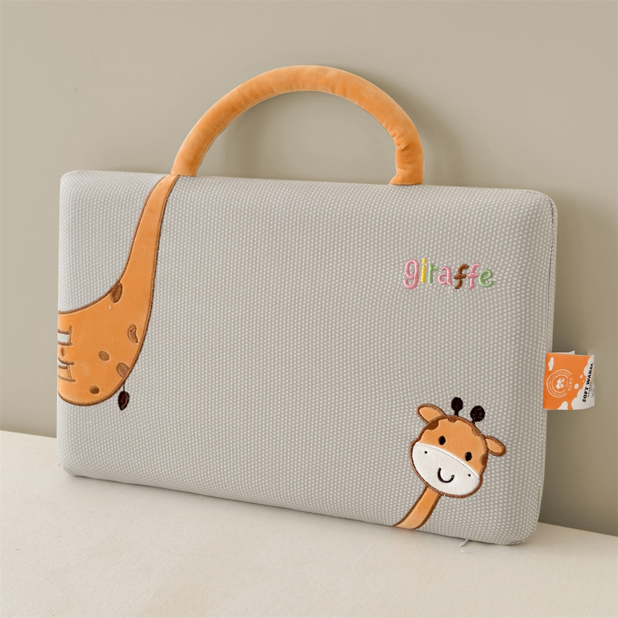 91家纺网 家纺一手货源 找家纺 麦肯锡 2025新款长颈鹿面包儿童记忆枕 枕头枕芯 灰色/只