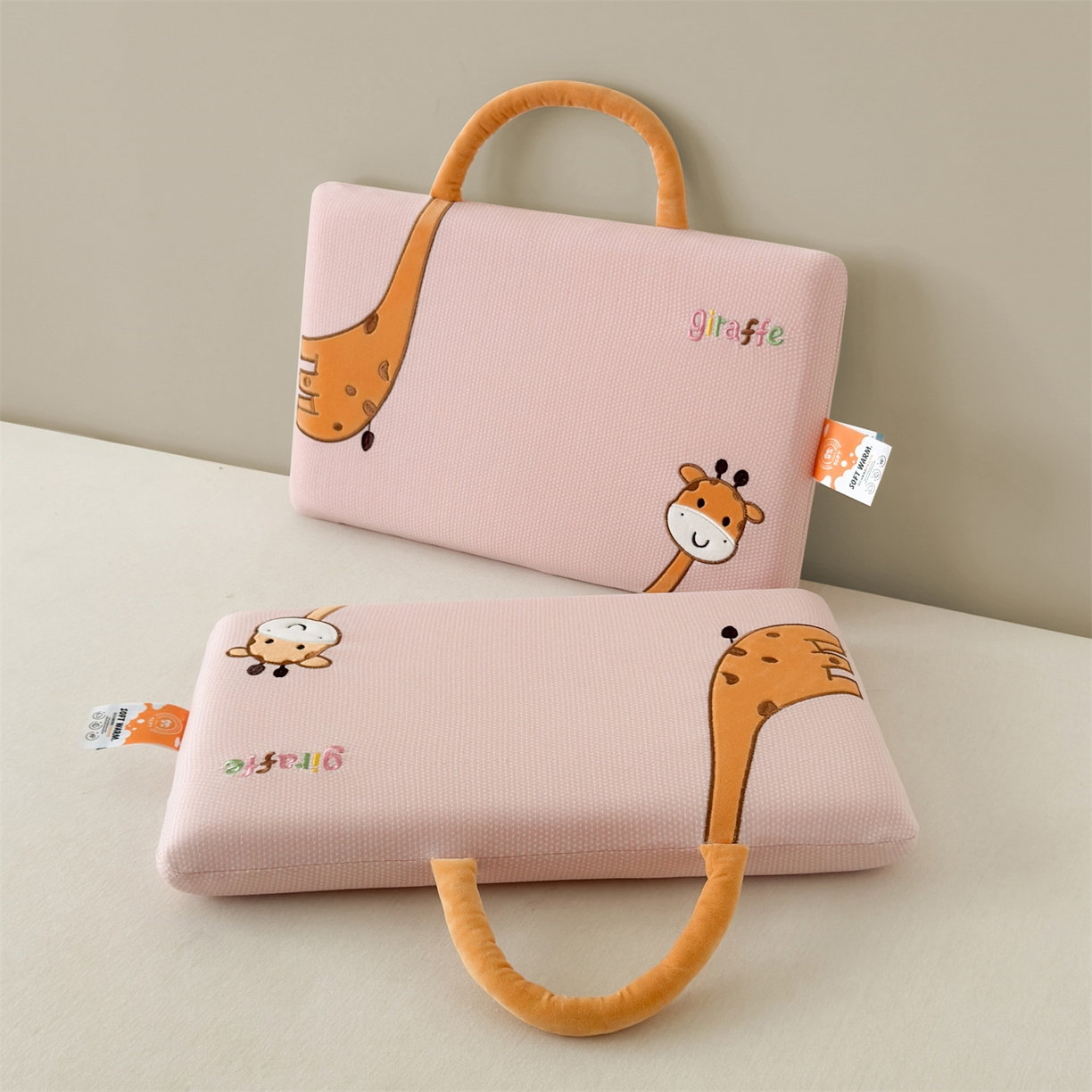 91家纺网 家纺一手货源 找家纺 麦肯锡 2025新款长颈鹿面包儿童记忆枕 枕头枕芯 粉色/对