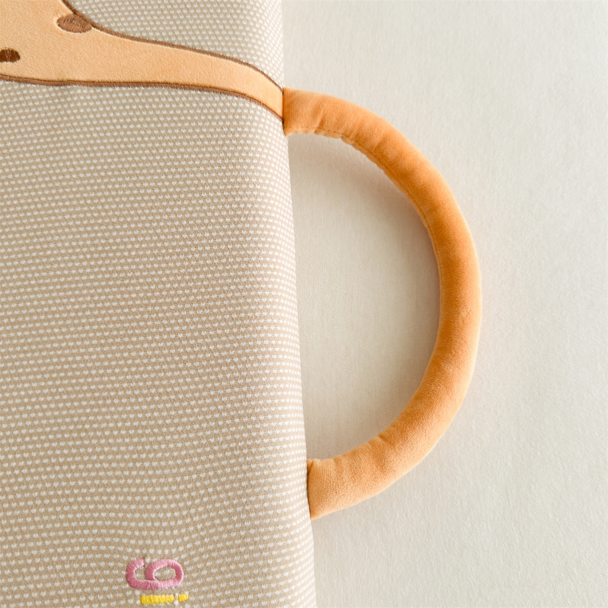 91家纺网 家纺一手货源 找家纺 麦肯锡 2025新款长颈鹿面包儿童记忆枕 枕头枕芯 咖色/对