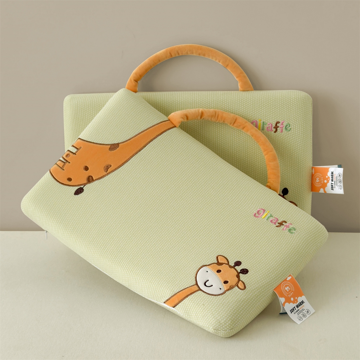 91家纺网 家纺一手货源 找家纺 麦肯锡 2025新款长颈鹿面包儿童记忆枕 枕头枕芯 绿色/对