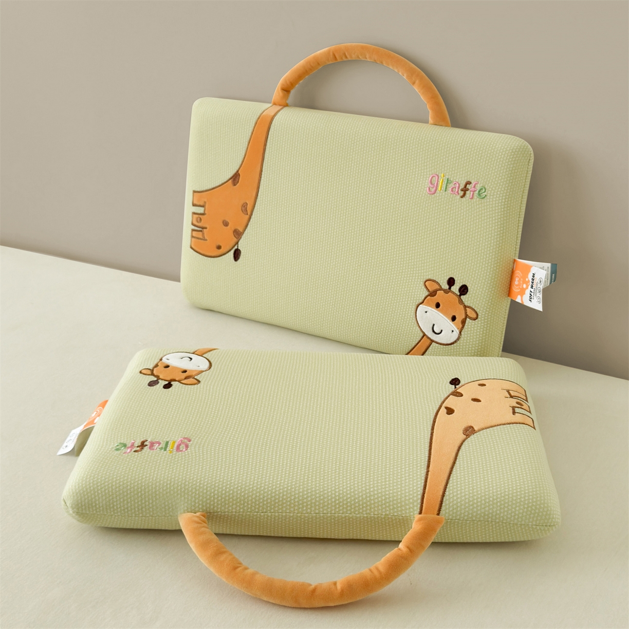 91家纺网 家纺一手货源 找家纺 麦肯锡 2025新款长颈鹿面包儿童记忆枕 枕头枕芯 绿色/对