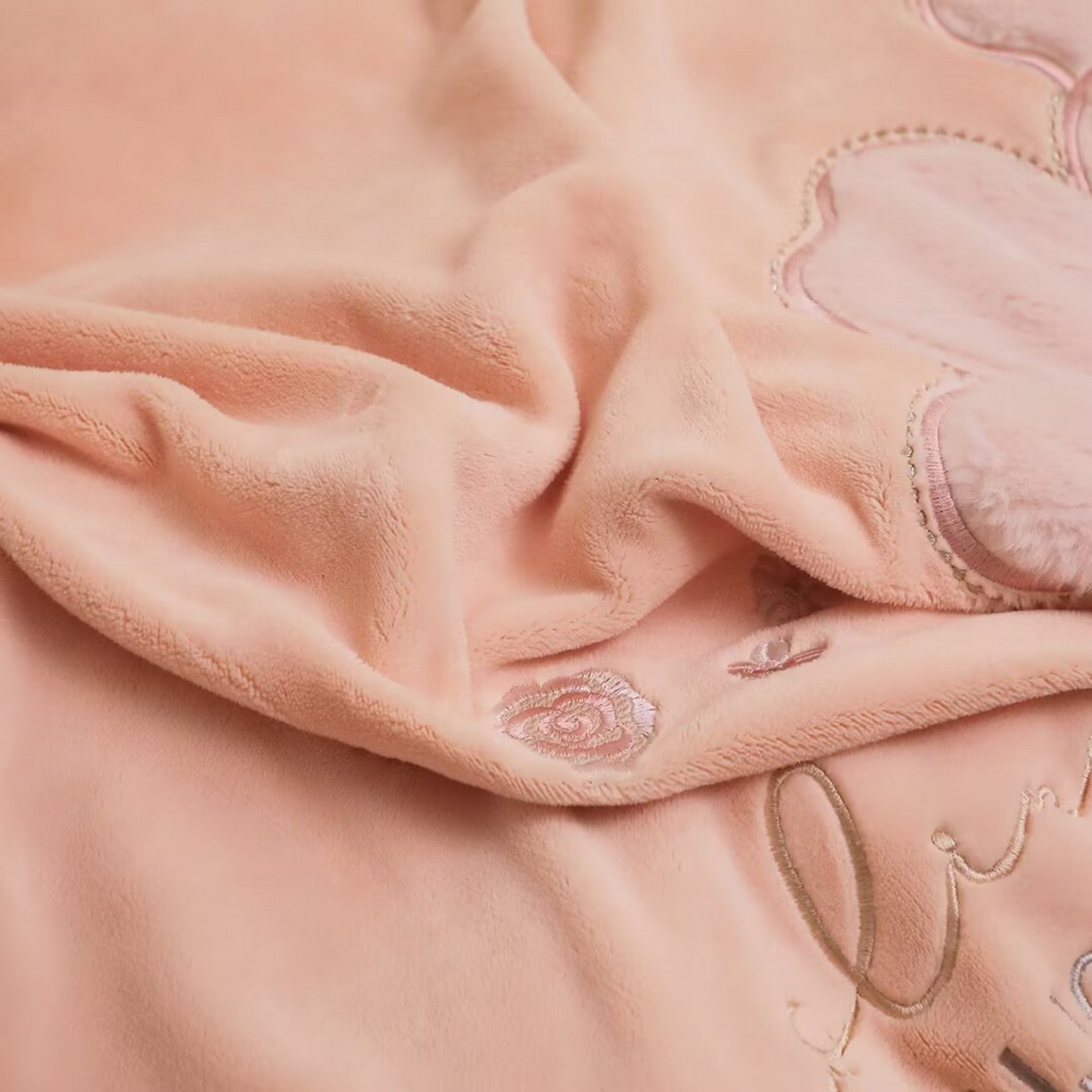 91家纺网 家纺一手货源 找家纺 （总）棉生活家纺 2025新款高奢工艺260克A类牛奶绒兔毛贴布绣四件套-秀妍