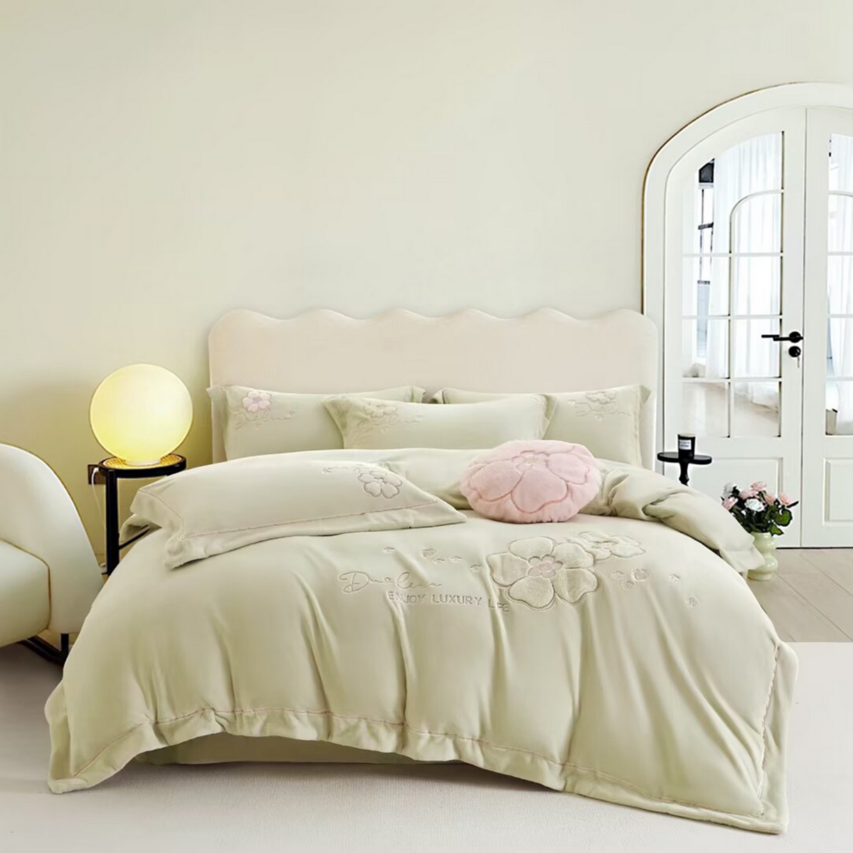 91家纺网 家纺一手货源 找家纺 （总）棉生活家纺 2025新款高奢工艺260克A类牛奶绒兔毛贴布绣四件套-秀妍