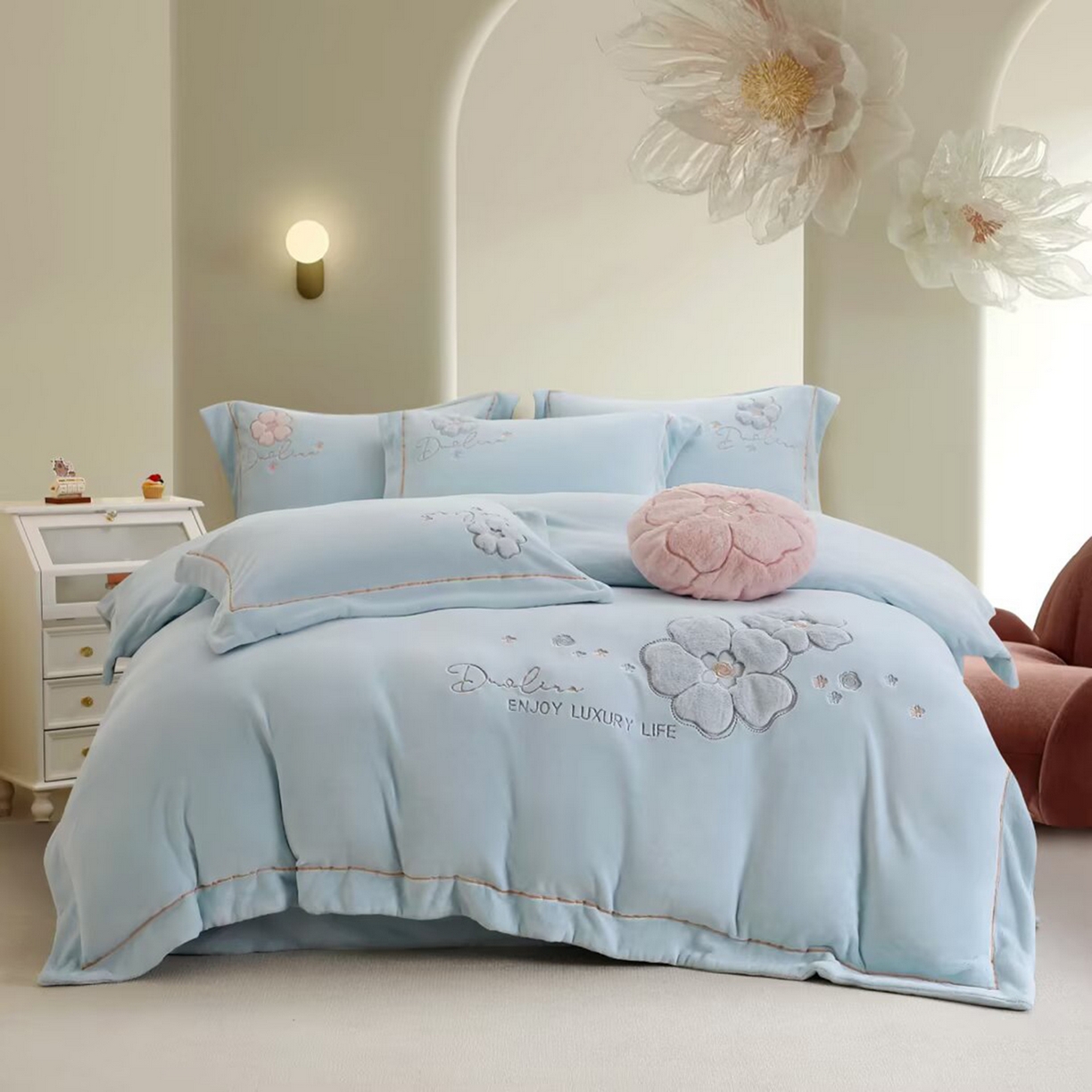 91家纺网 家纺一手货源 找家纺 （总）棉生活家纺 2025新款高奢工艺260克A类牛奶绒兔毛贴布绣四件套-秀妍