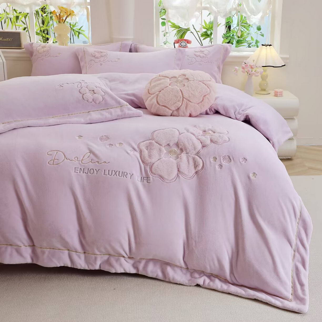 91家纺网 家纺一手货源 找家纺 棉生活家纺 2025新款高奢工艺260克A类牛奶绒兔毛贴布绣四件套-秀妍 秀妍-浪漫紫