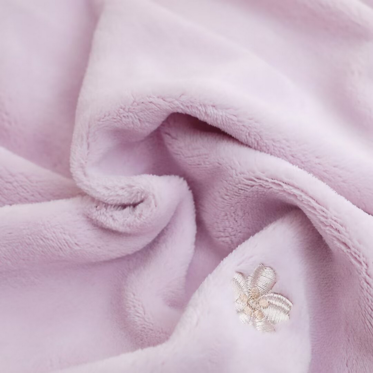 91家纺网 家纺一手货源 找家纺 棉生活家纺 2025新款高奢工艺260克A类牛奶绒兔毛贴布绣四件套-秀妍 秀妍-浪漫紫