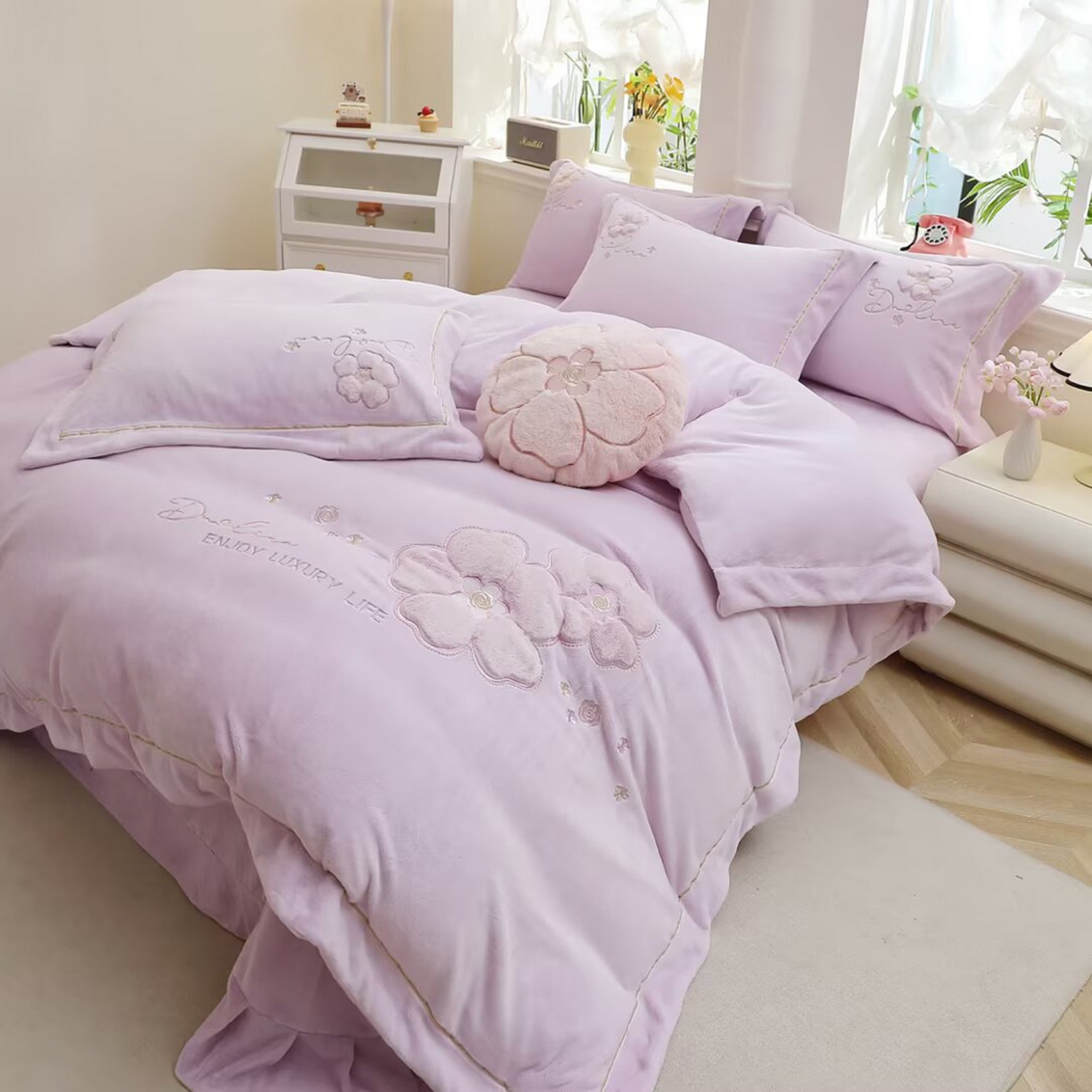 91家纺网 家纺一手货源 找家纺 棉生活家纺 2025新款高奢工艺260克A类牛奶绒兔毛贴布绣四件套-秀妍 秀妍-浪漫紫
