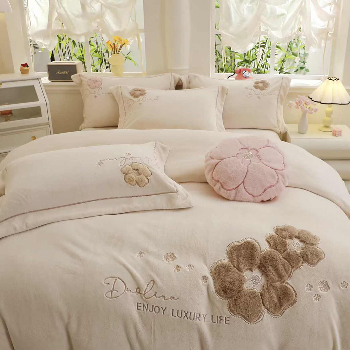 91家纺网 家纺一手货源 找家纺 棉生活家纺 2025新款高奢工艺260克A类牛奶绒兔毛贴布绣四件套-秀妍 秀妍-牛奶咖