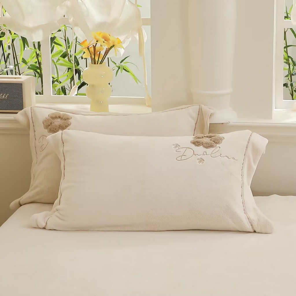 91家纺网 家纺一手货源 找家纺 棉生活家纺 2025新款高奢工艺260克A类牛奶绒兔毛贴布绣四件套-秀妍 秀妍-牛奶咖