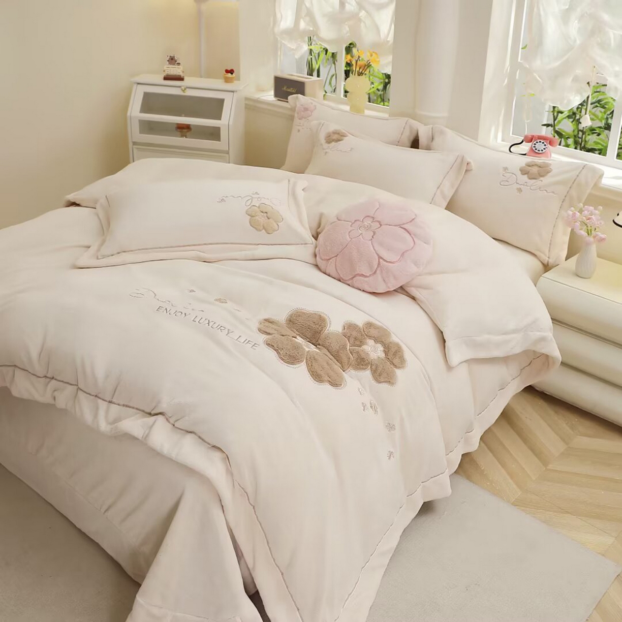 91家纺网 家纺一手货源 找家纺 棉生活家纺 2025新款高奢工艺260克A类牛奶绒兔毛贴布绣四件套-秀妍 秀妍-牛奶咖
