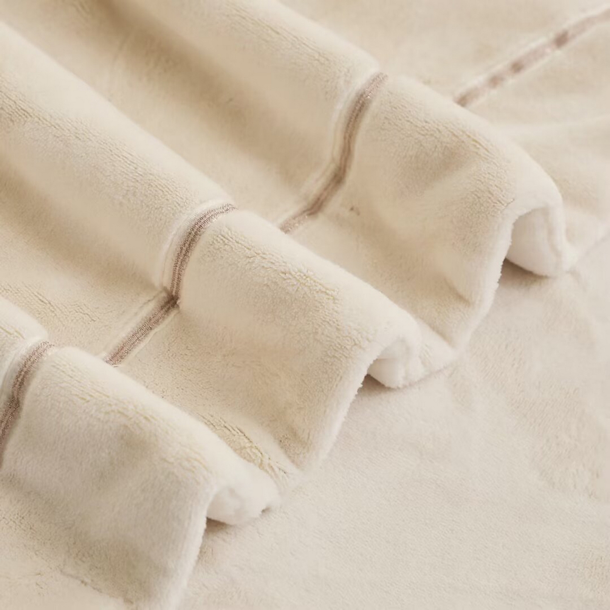 91家纺网 家纺一手货源 找家纺 棉生活家纺 2025新款高奢工艺260克A类牛奶绒兔毛贴布绣四件套-秀妍 秀妍-牛奶咖