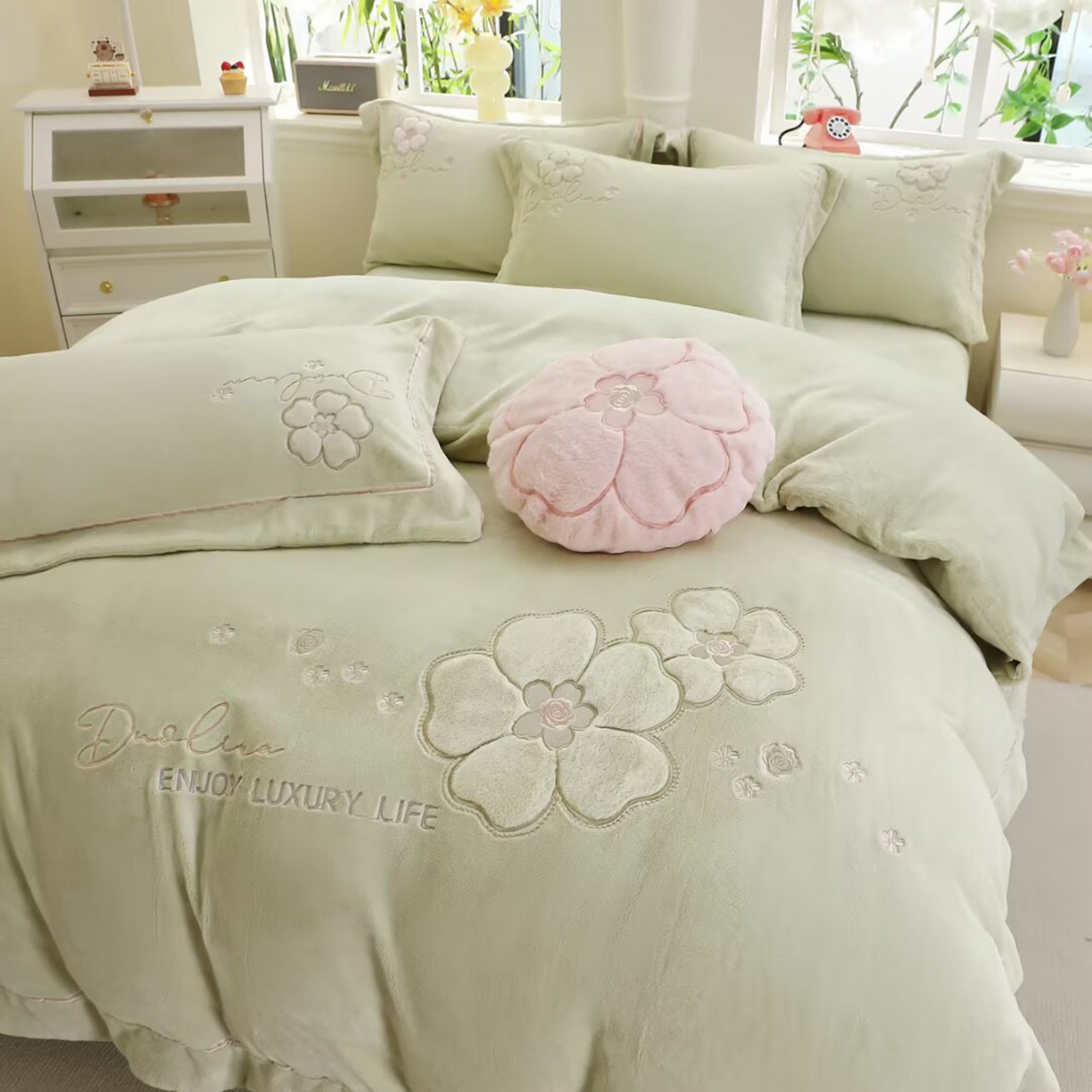 91家纺网 家纺一手货源 找家纺 棉生活家纺 2025新款高奢工艺260克A类牛奶绒兔毛贴布绣四件套-秀妍 秀妍-青草绿