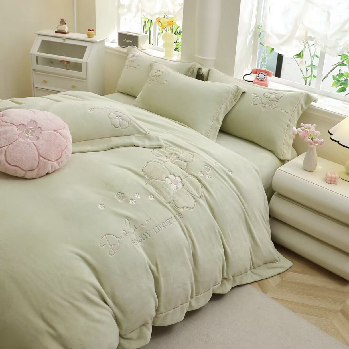 91家纺网 家纺一手货源 找家纺 棉生活家纺 2025新款高奢工艺260克A类牛奶绒兔毛贴布绣四件套-秀妍 秀妍-青草绿