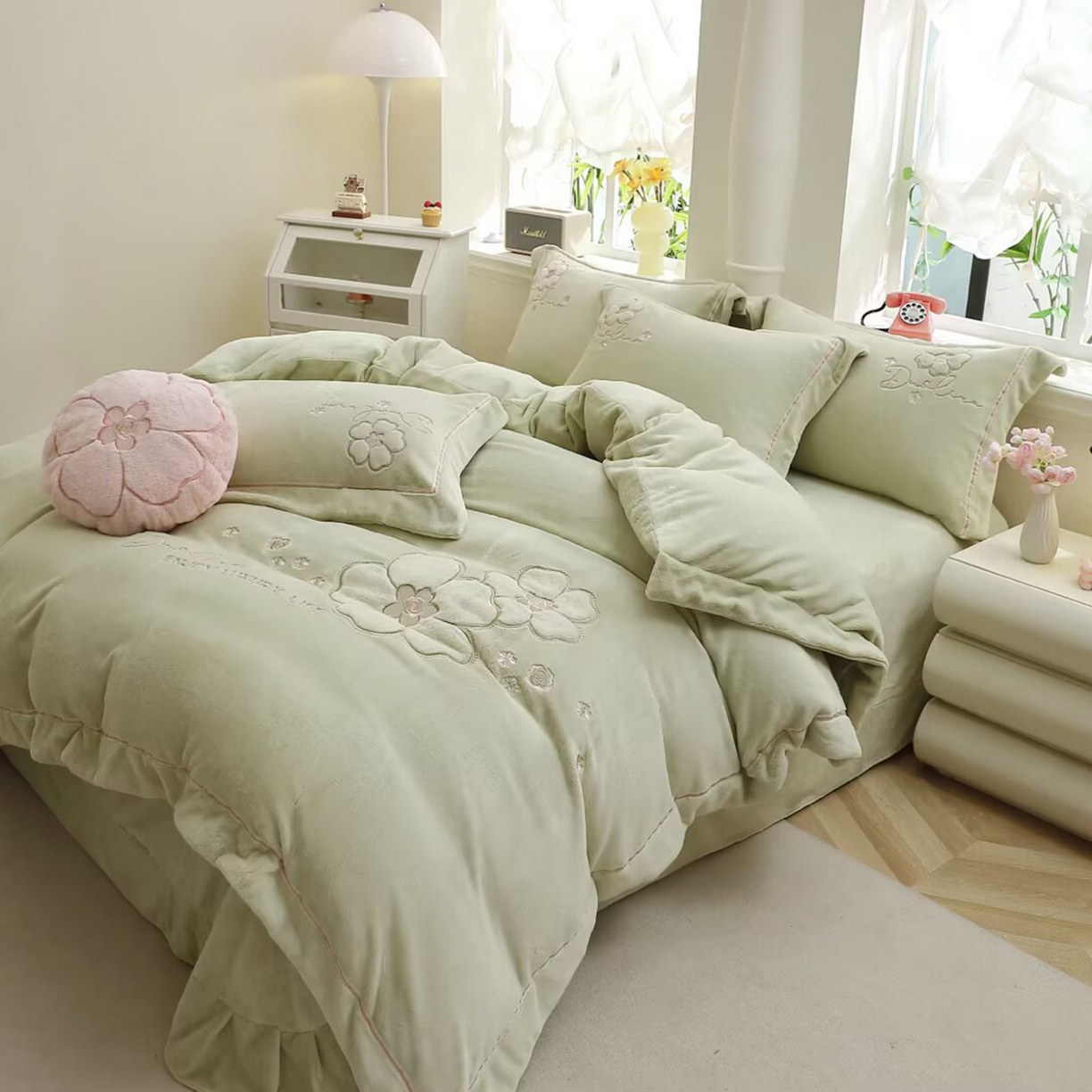 91家纺网 家纺一手货源 找家纺 棉生活家纺 2025新款高奢工艺260克A类牛奶绒兔毛贴布绣四件套-秀妍 秀妍-青草绿
