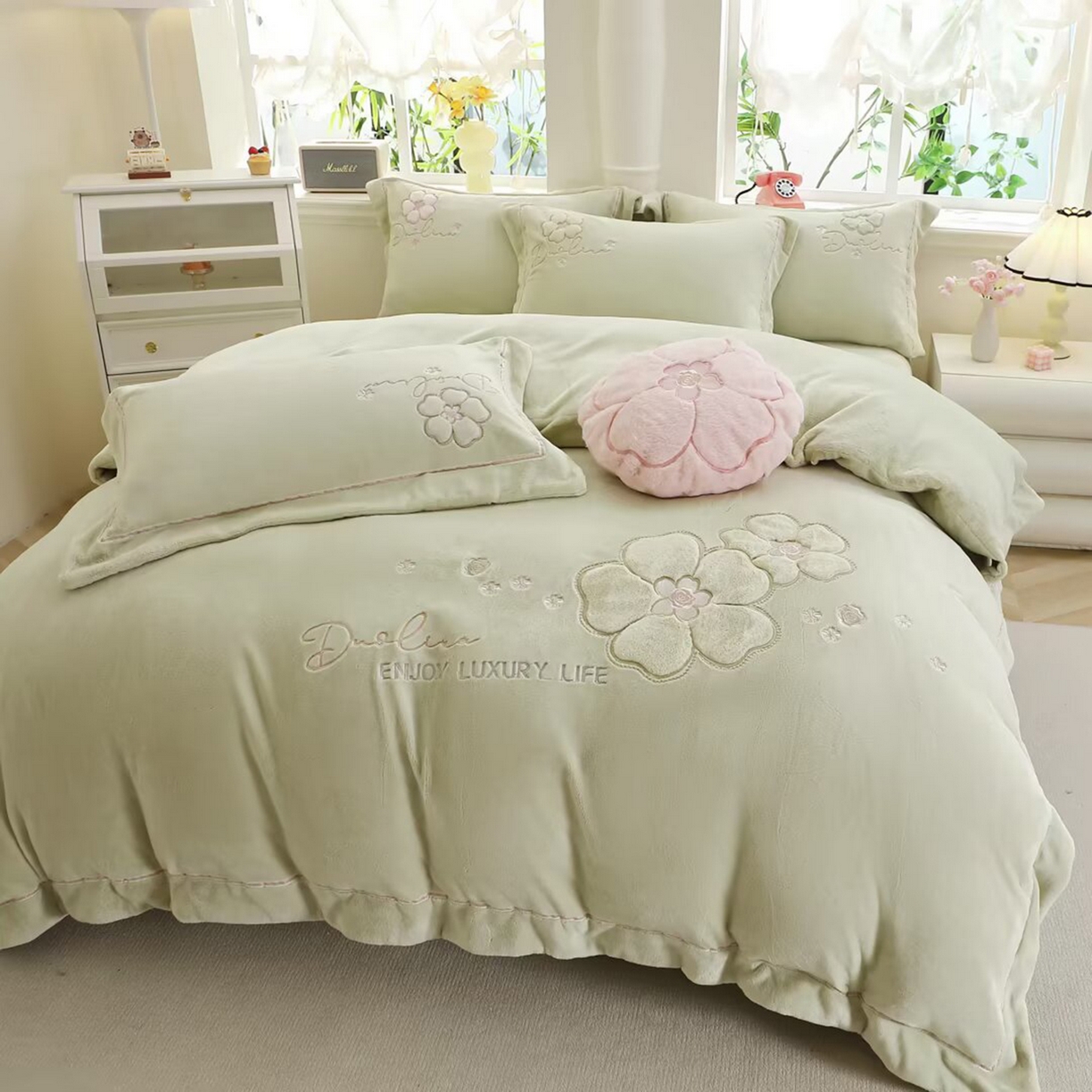 91家纺网 家纺一手货源 找家纺 棉生活家纺 2025新款高奢工艺260克A类牛奶绒兔毛贴布绣四件套-秀妍 秀妍-青草绿
