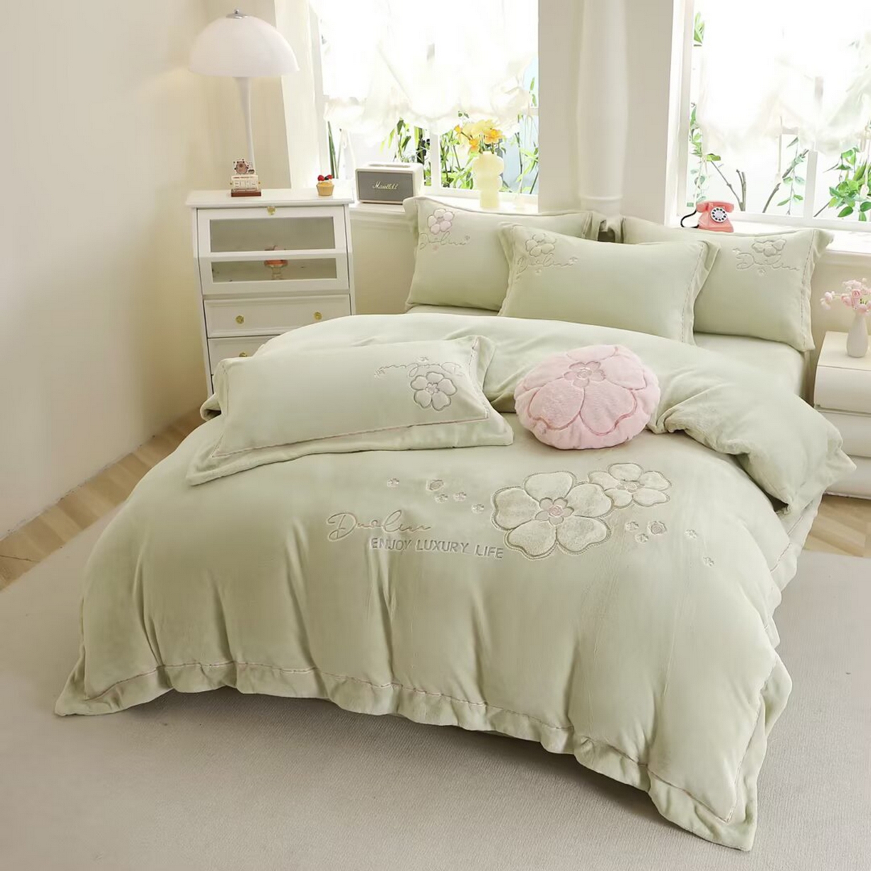 91家纺网 家纺一手货源 找家纺 棉生活家纺 2025新款高奢工艺260克A类牛奶绒兔毛贴布绣四件套-秀妍 秀妍-青草绿