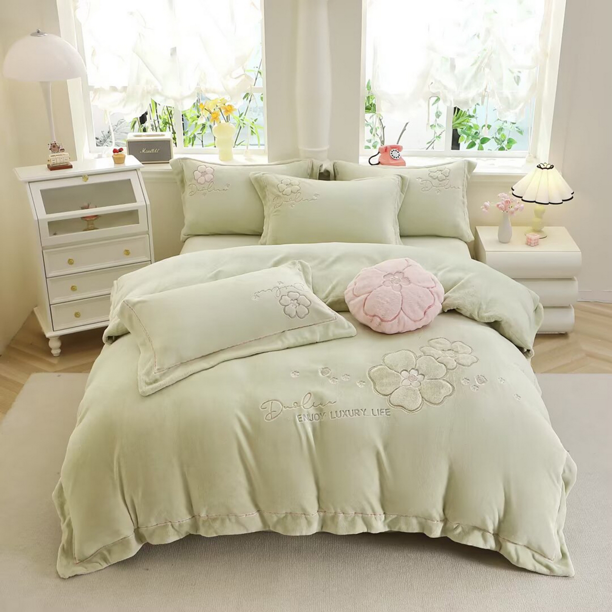 91家纺网 家纺一手货源 找家纺 棉生活家纺 2025新款高奢工艺260克A类牛奶绒兔毛贴布绣四件套-秀妍 秀妍-青草绿