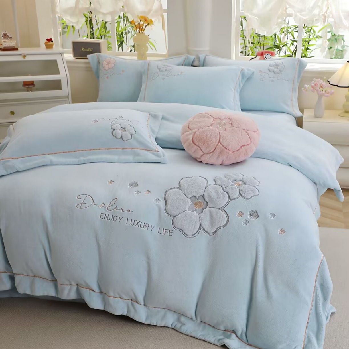 91家纺网 家纺一手货源 找家纺 棉生活家纺 2025新款高奢工艺260克A类牛奶绒兔毛贴布绣四件套-秀妍 秀妍-天空兰