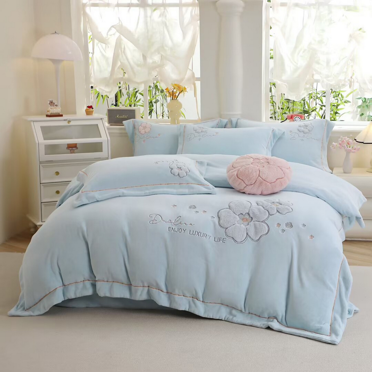 91家纺网 家纺一手货源 找家纺 棉生活家纺 2025新款高奢工艺260克A类牛奶绒兔毛贴布绣四件套-秀妍 秀妍-天空兰