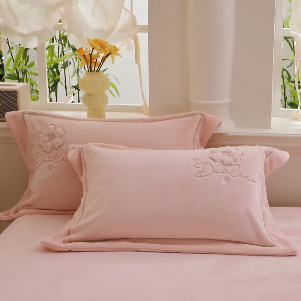 91家纺网 家纺一手货源 找家纺 棉生活家纺 2025新款高奢工艺260克A类牛奶绒兔毛贴布绣四件套-秀妍 秀妍-樱花粉