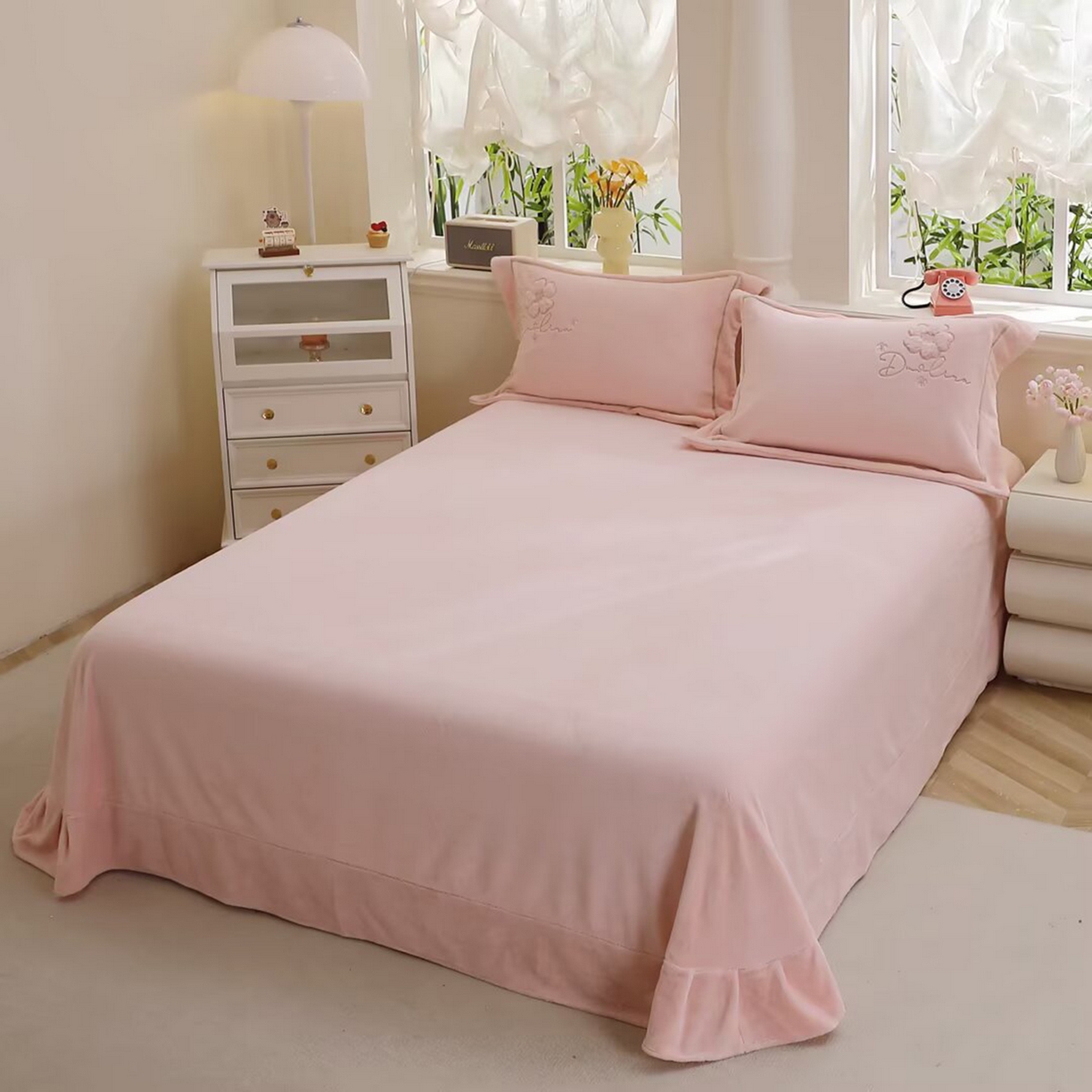 91家纺网 家纺一手货源 找家纺 棉生活家纺 2025新款高奢工艺260克A类牛奶绒兔毛贴布绣四件套-秀妍 秀妍-樱花粉