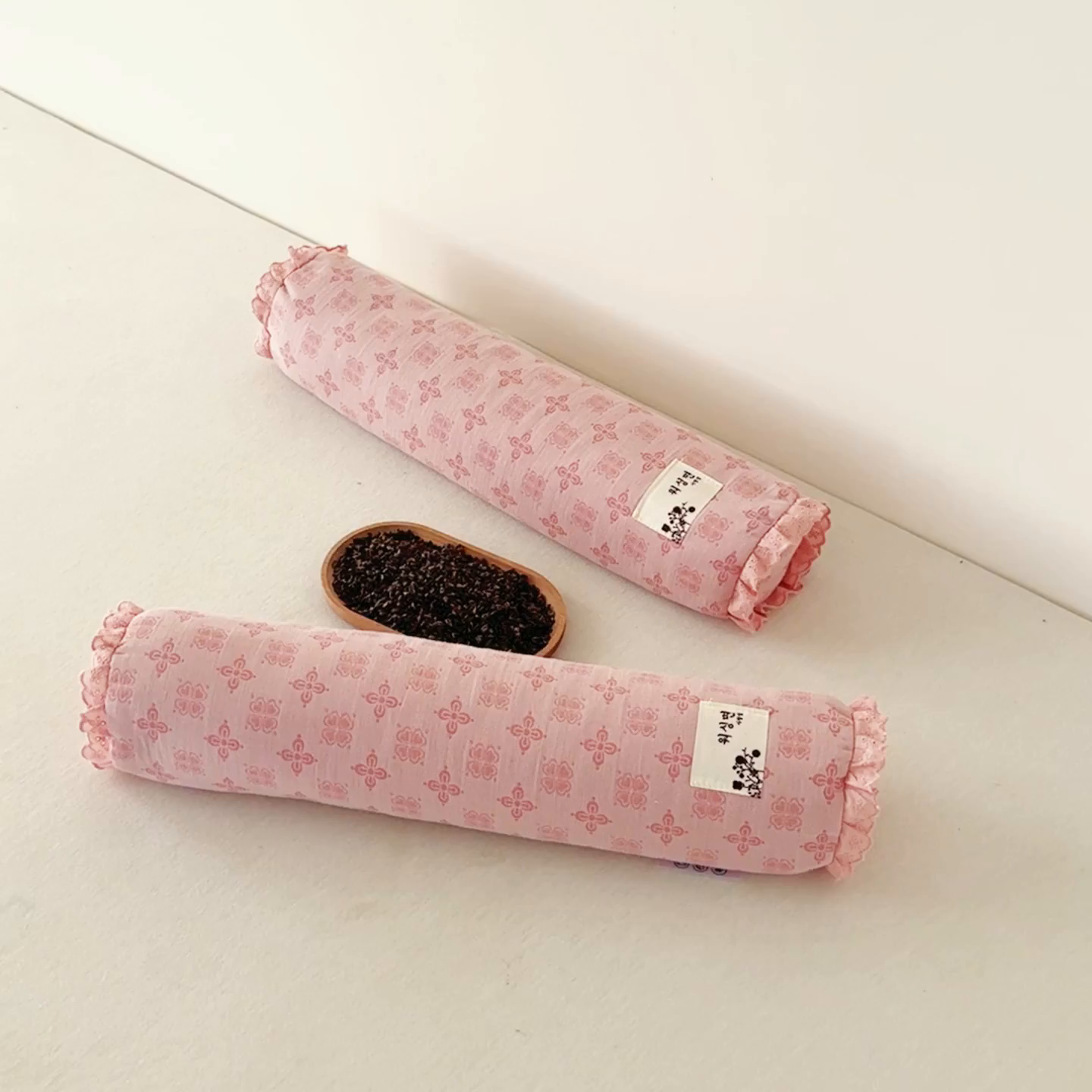 91家纺网 家纺一手货源 找家纺 （总）麦肯锡 2025新款双层纱圆柱荞麦枕 枕头枕芯