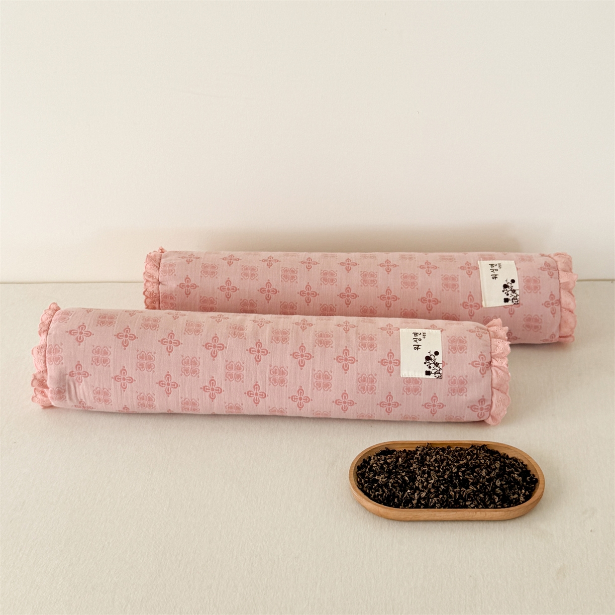 91家纺网 家纺一手货源 找家纺 （总）麦肯锡 2025新款双层纱圆柱荞麦枕 枕头枕芯