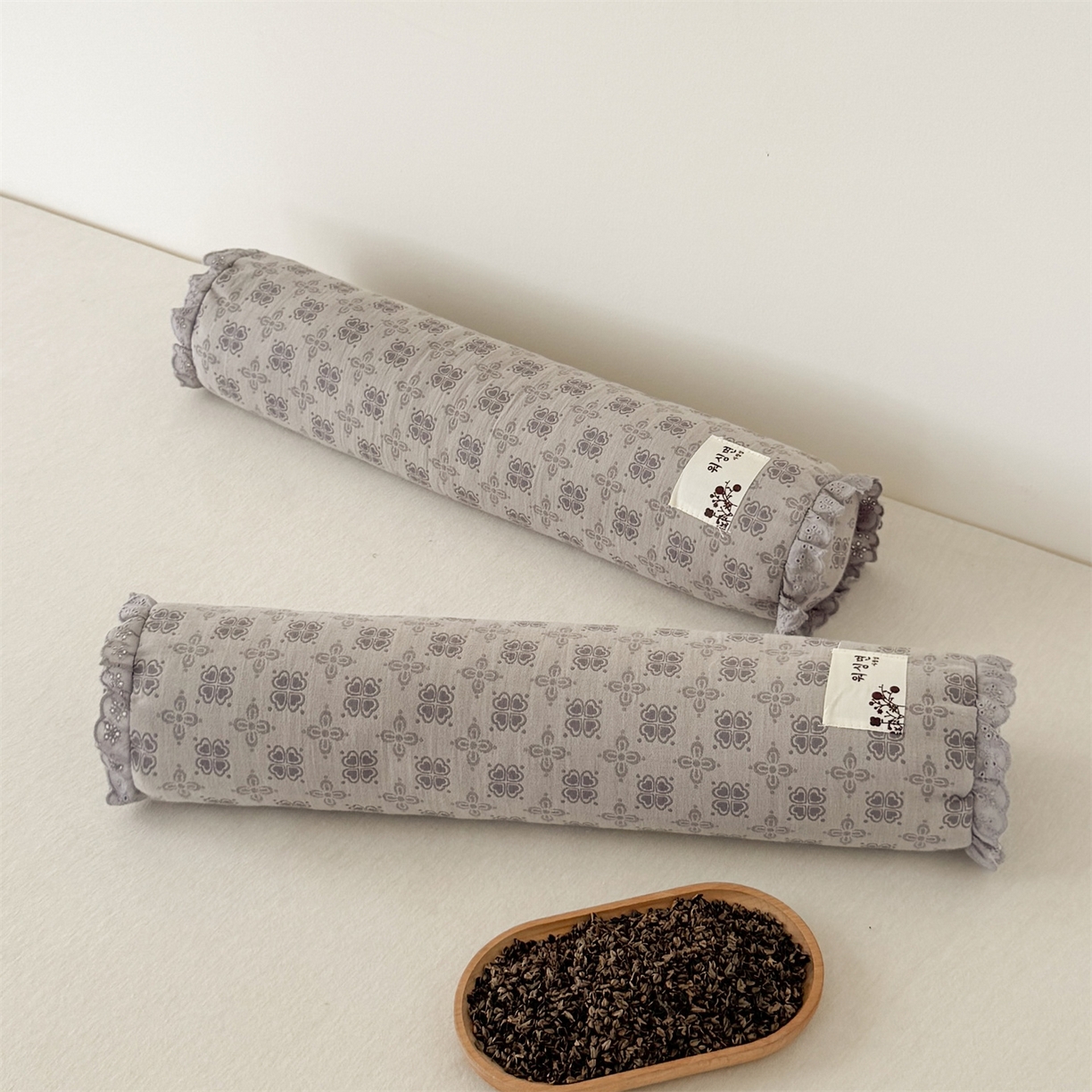 91家纺网 家纺一手货源 找家纺 （总）麦肯锡 2025新款双层纱圆柱荞麦枕 枕头枕芯