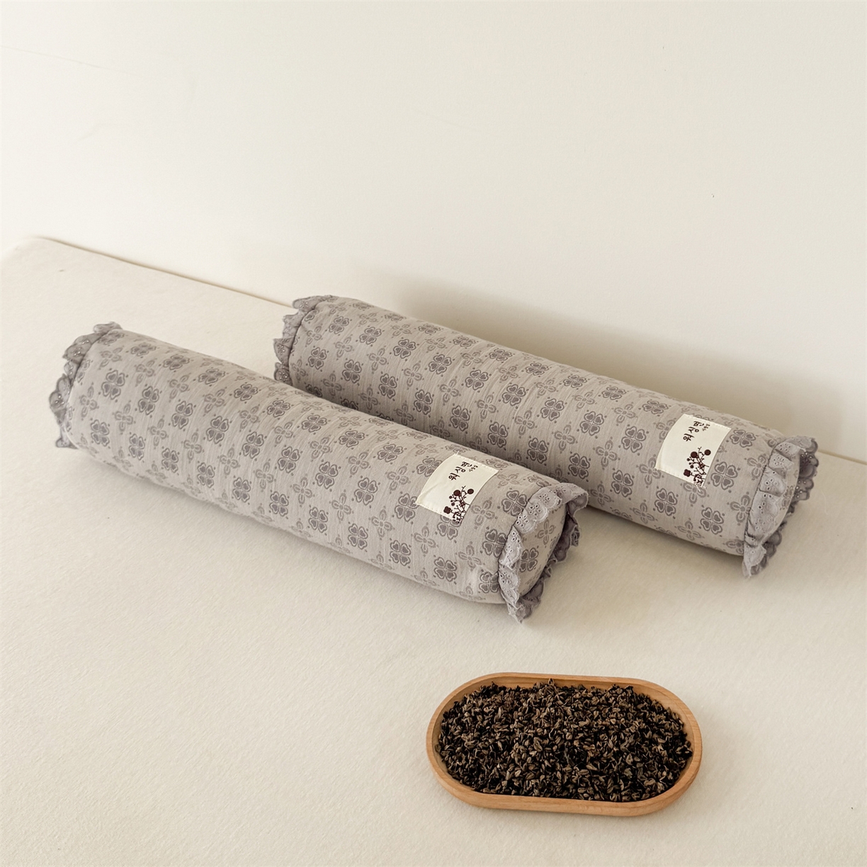 91家纺网 家纺一手货源 找家纺 麦肯锡 2025新款双层纱圆柱荞麦枕 枕头枕芯 灰色/只