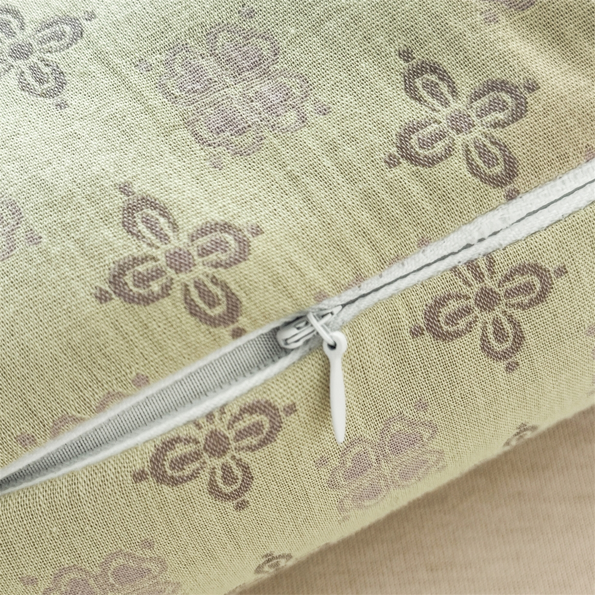 91家纺网 家纺一手货源 找家纺 麦肯锡 2025新款双层纱圆柱荞麦枕 枕头枕芯 绿色/只