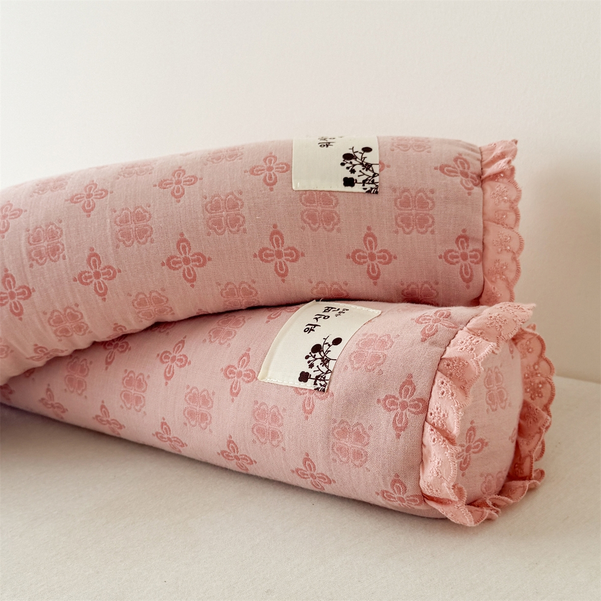 91家纺网 家纺一手货源 找家纺 麦肯锡 2025新款双层纱圆柱荞麦枕 枕头枕芯 粉色/对