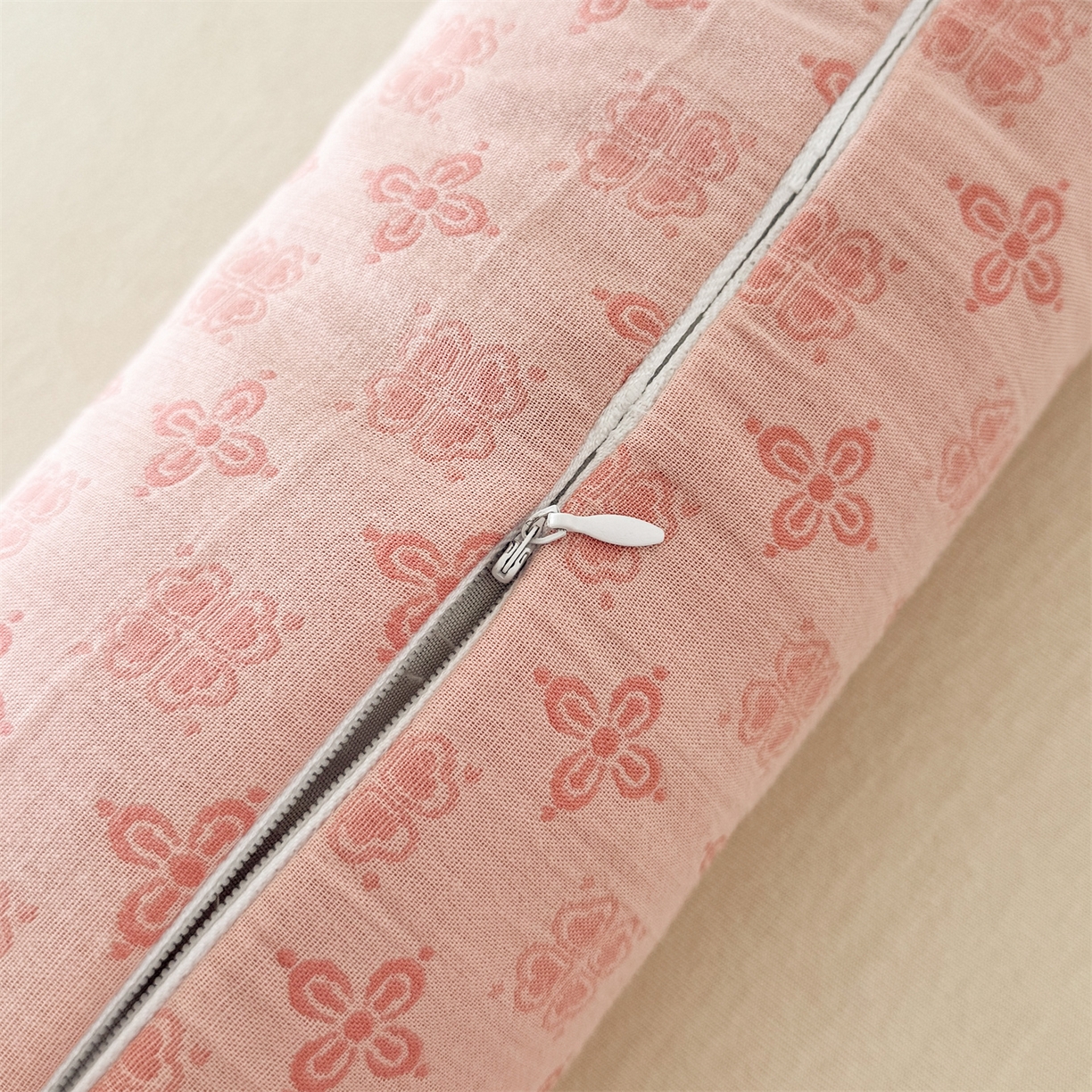 91家纺网 家纺一手货源 找家纺 麦肯锡 2025新款双层纱圆柱荞麦枕 枕头枕芯 粉色/对