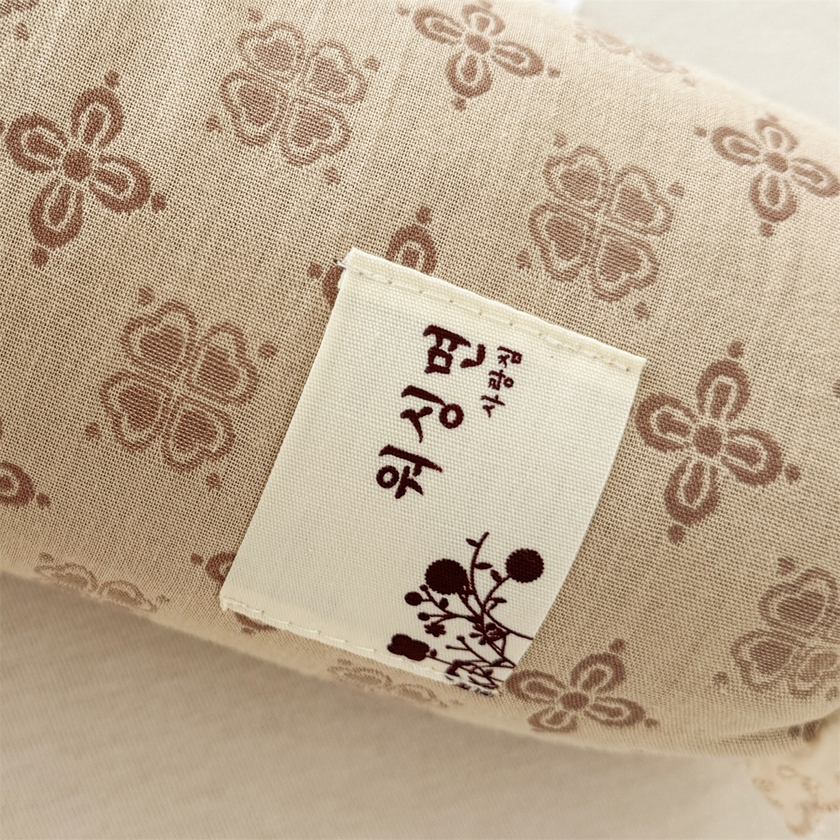 91家纺网 家纺一手货源 找家纺 麦肯锡 2025新款双层纱圆柱荞麦枕 枕头枕芯 棕色/对