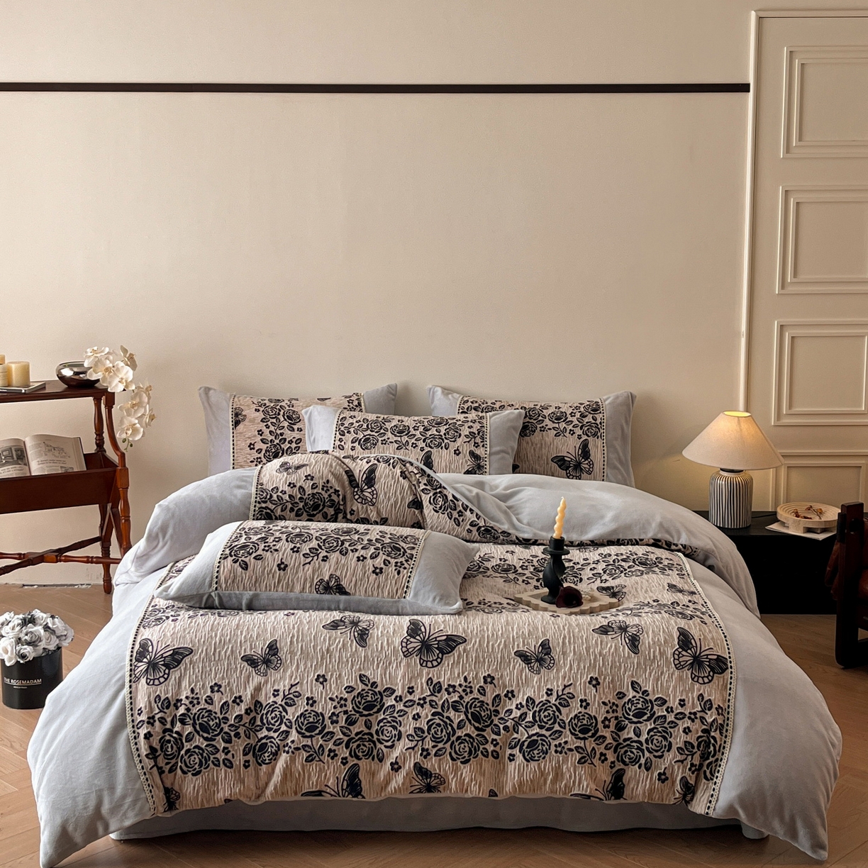 91家纺网 家纺一手货源 找家纺 （总）慕晨 2025新款立体提花绒工艺款美拉德风格高克重雕花加厚牛奶绒四件套