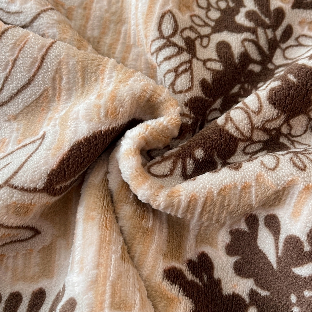 91家纺网 家纺一手货源 找家纺 慕晨 2025新款立体提花绒工艺款美拉德风格高克重雕花加厚牛奶绒四件套 安娜