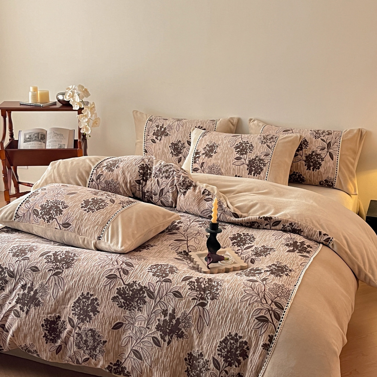 91家纺网 家纺一手货源 找家纺 慕晨 2025新款立体提花绒工艺款美拉德风格高克重雕花加厚牛奶绒四件套 安娜