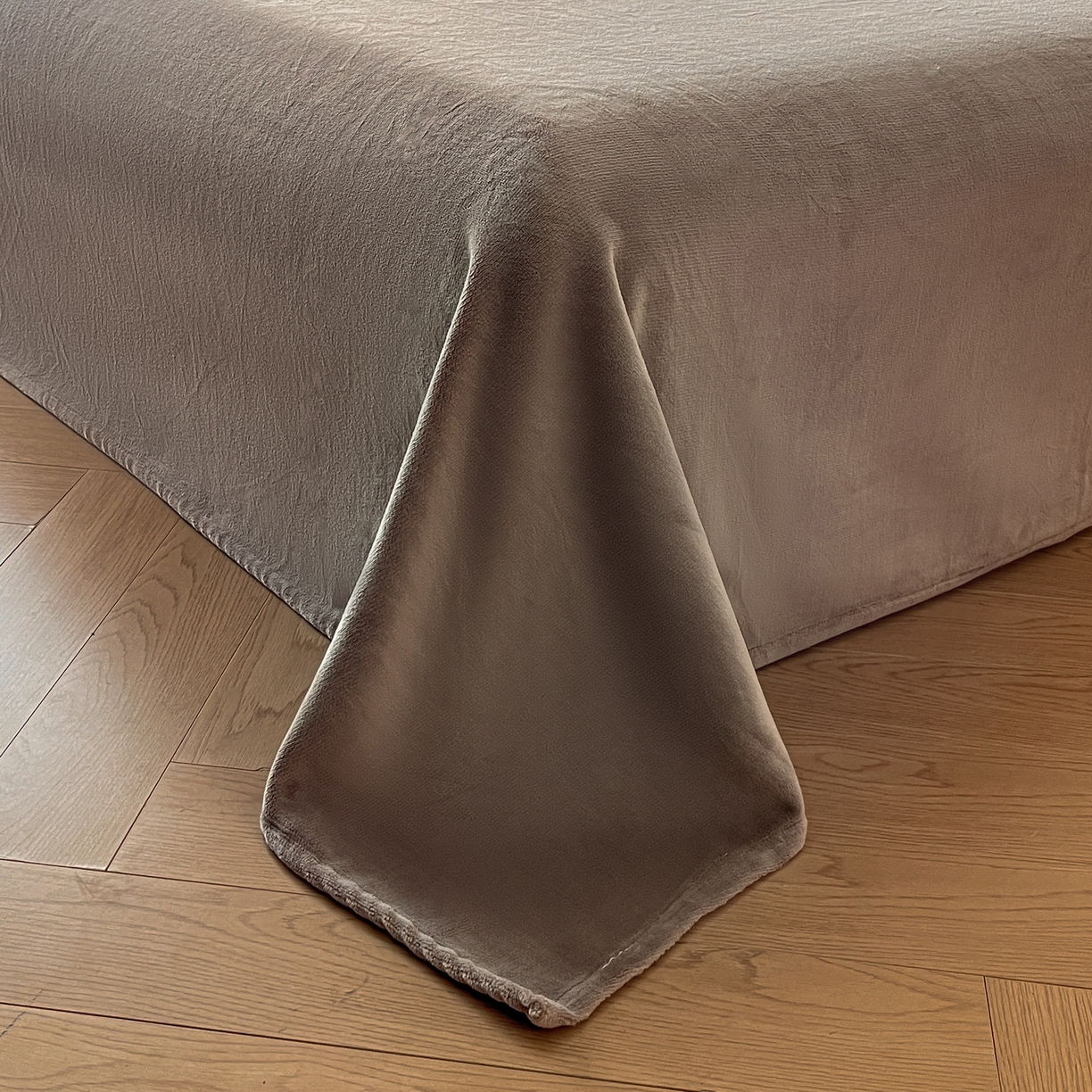 91家纺网 家纺一手货源 找家纺 慕晨 2025新款立体提花绒工艺款美拉德风格高克重雕花加厚牛奶绒四件套 古琦