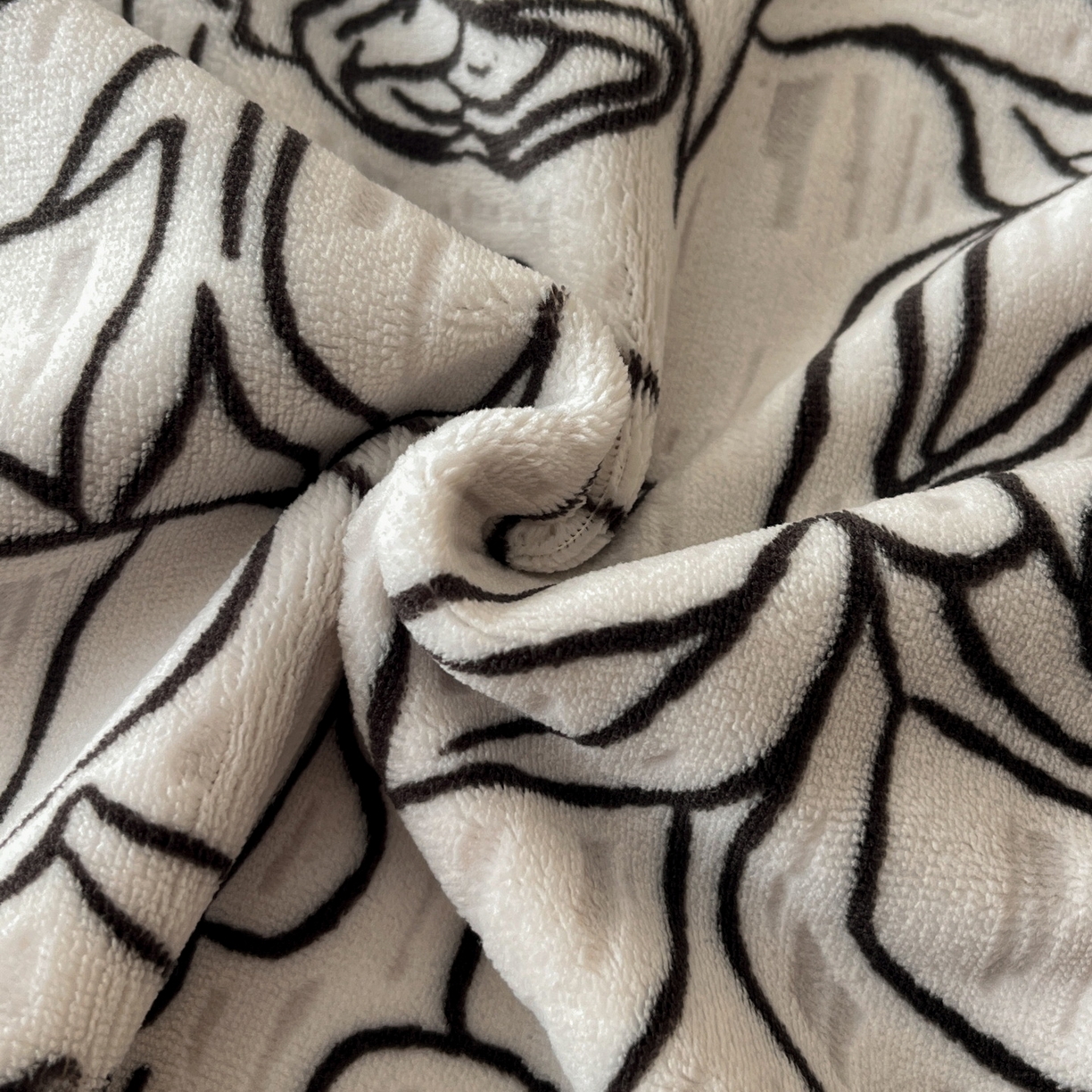 91家纺网 家纺一手货源 找家纺 慕晨 2025新款立体提花绒工艺款美拉德风格高克重雕花加厚牛奶绒四件套 莎莉