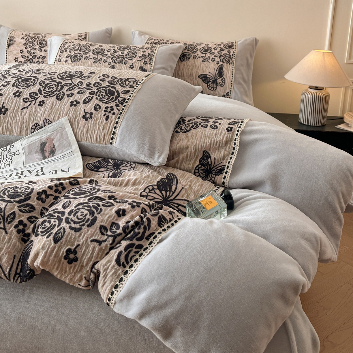 91家纺网 家纺一手货源 找家纺 （总）慕晨 2025新款立体提花绒工艺款美拉德风格高克重雕花加厚牛奶绒四件套