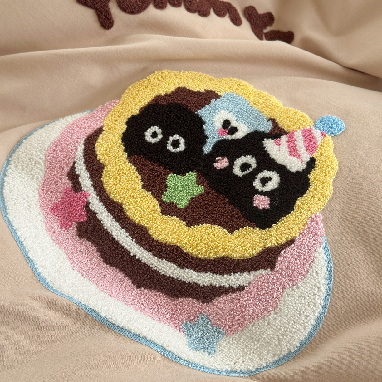 91家纺网 家纺一手货源 找家纺 柚子YOUTH 2025新款全棉秋冬磨毛毛巾绣四件套 小黑豆