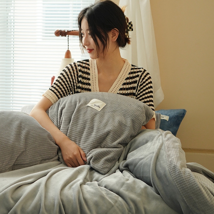 91家纺网 家纺一手货源 找家纺 （总）朵希曼 2025新款加厚保暖华夫格牛奶绒系列四件套