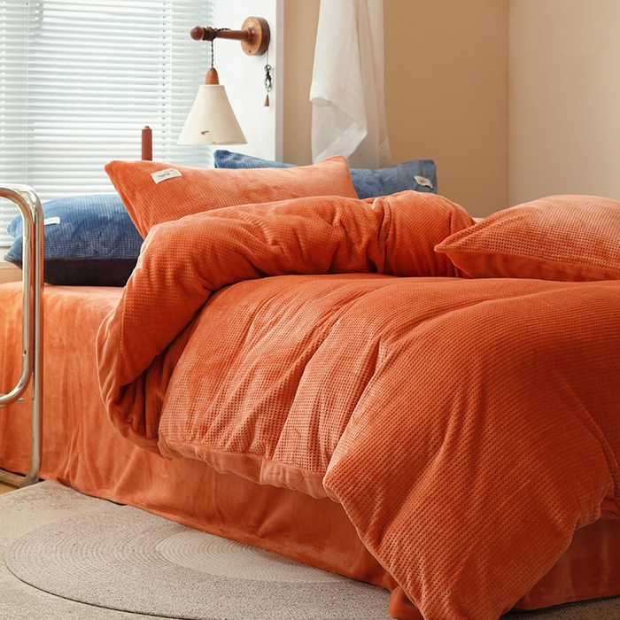 91家纺网 家纺一手货源 找家纺 朵希曼 2026新款加厚保暖华夫格牛奶绒系列四件套 热带橙