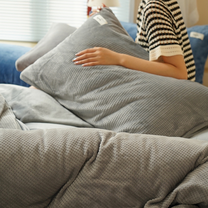 91家纺网 家纺一手货源 找家纺 （总）朵希曼 2025新款加厚保暖华夫格牛奶绒系列四件套