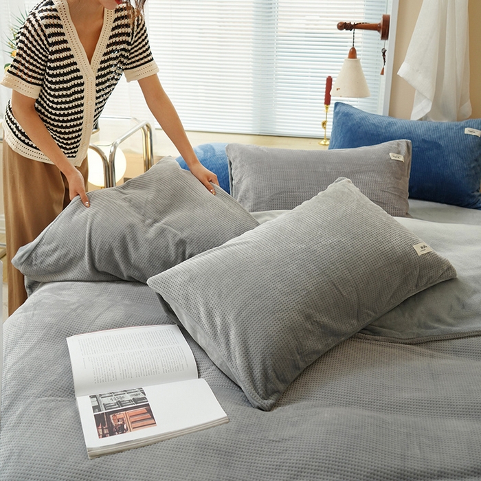 91家纺网 家纺一手货源 找家纺 （总）朵希曼 2025新款加厚保暖华夫格牛奶绒系列四件套